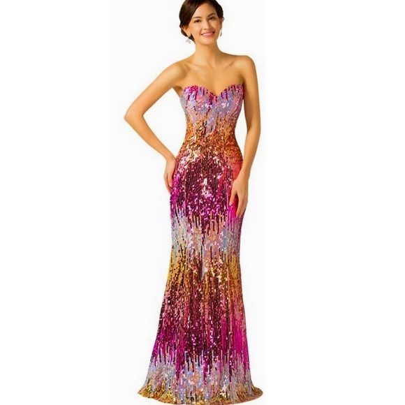 💗HOST PICK 💗 Fully Ombre Sequined Strapless Open Lace Up Back Gown. SIZES 6-8 - Picture 3 of 11